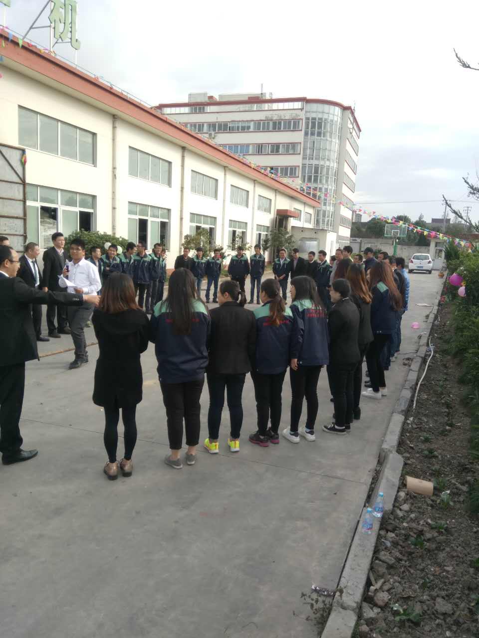 薩震節能空壓機拔河比賽分隊