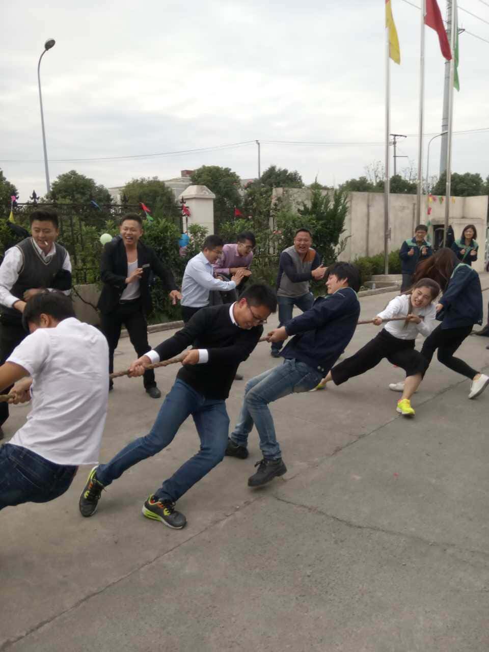 薩震節能空壓機拔河比賽場上的角逐