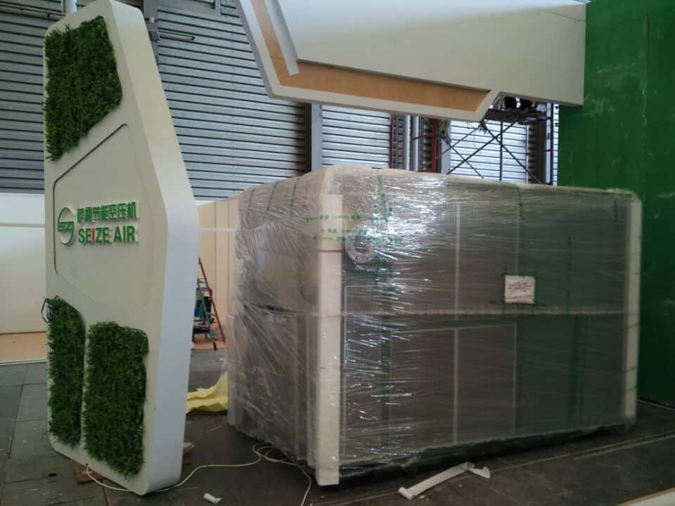 薩震節(jié)能空壓機(jī)參展空壓機(jī)型號SVCF-132A-II